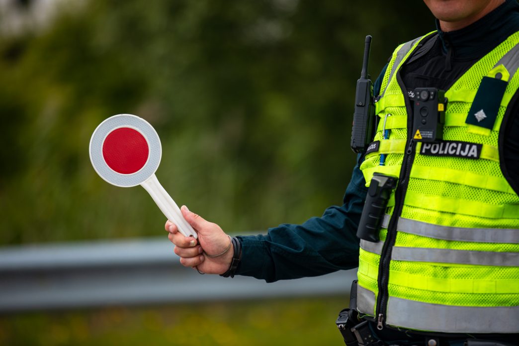 policija-ragina-velines-pasitikti-atsakingai