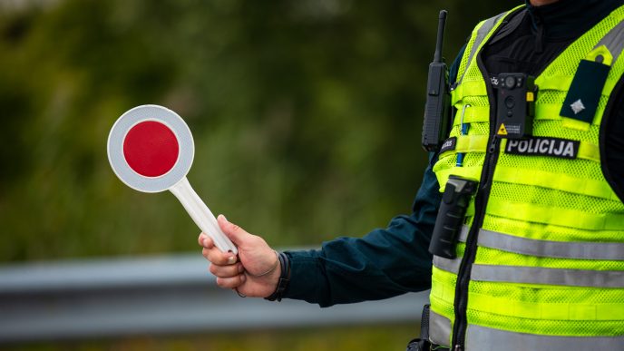 policija-ragina-velines-pasitikti-atsakingai