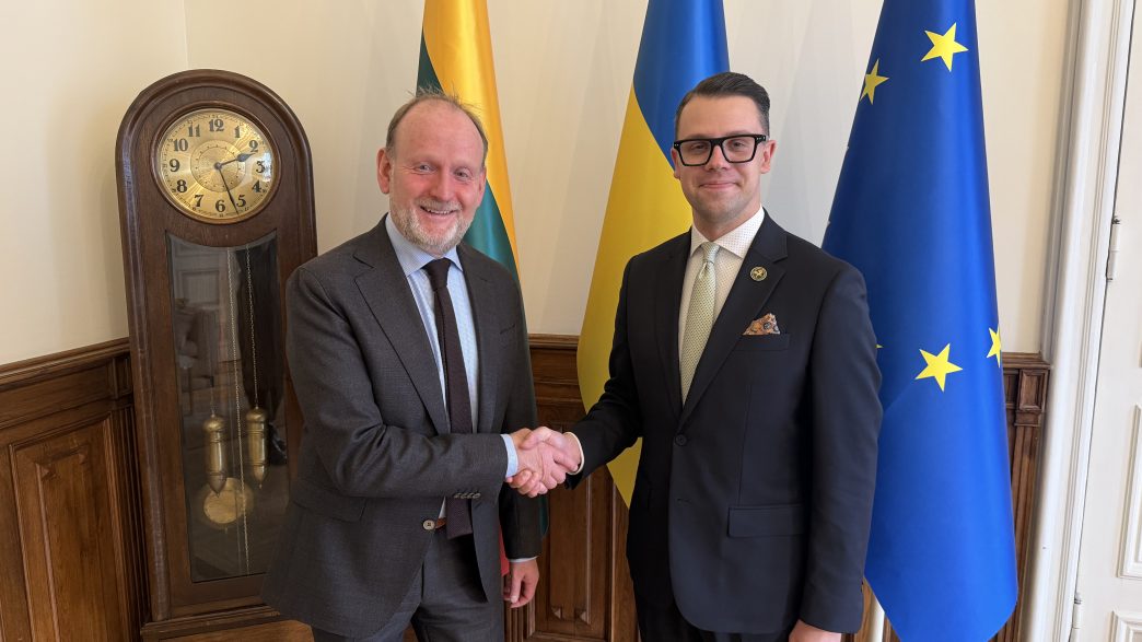 lietuva-ruosiasi-2028-m.-geteborgo-knygu-mugei-–-su-svedijos-ambasadoriumi-aptartos-bendradarbiavimo-galimybes